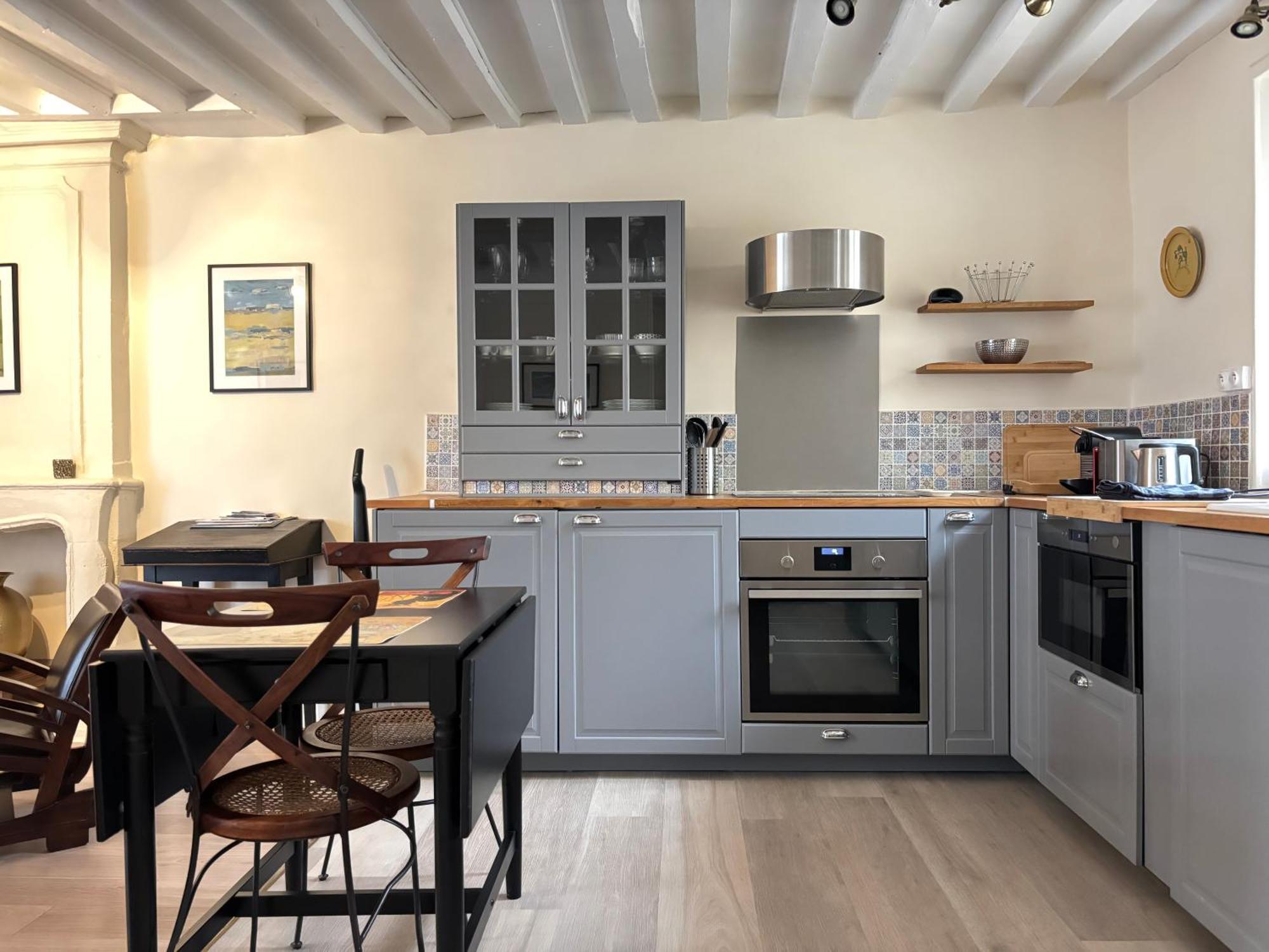 Les Remparts Apt Spacieux 1 Er Etage Renove Joliment Decore Bien Equipe Plein Centre Bayeux Proche Plages Du Debarquement Parking Gratuit A Proximite Exterior foto