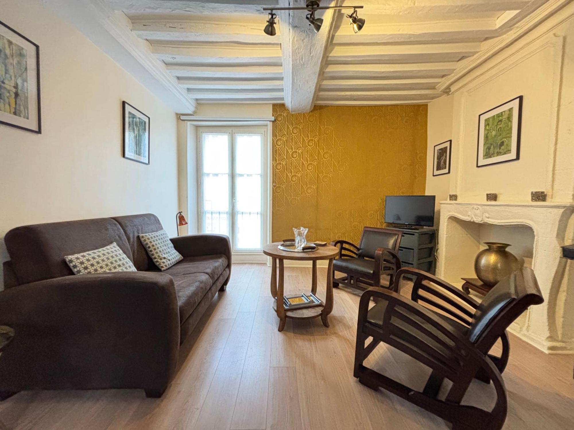 Les Remparts Apt Spacieux 1 Er Etage Renove Joliment Decore Bien Equipe Plein Centre Bayeux Proche Plages Du Debarquement Parking Gratuit A Proximite Exterior foto